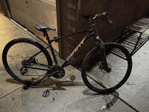 Giant bike with some scratches - bike,